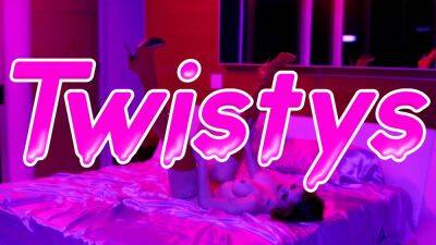 Jenna Sativa - Molly Stewart - (Jenna Sativa, Molly Stewart) - Twistys Spring Break Part 1 - sexu.com