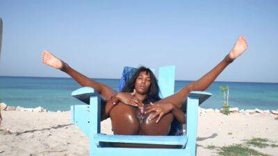 Ebony Latin Girl, Oil Skin And Public Orgasm On The Beach - upornia.com
