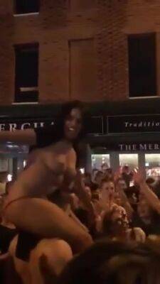 Flashed Titties In Crowd - upornia.com