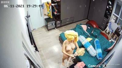 Hackers use the camera to remote monitoring of a lover's home life.588 - hclips.com - China